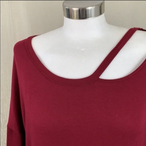 NEW! MOA MOA Woman Cut Neck Stretchy Knit Top Red - Picture 2 of 6